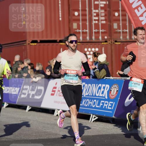 03.10.2025 - Köhlbrandbrückenlauf Michael Burmester http://msf.ph/oto/8996363 03.10.2025 09:59:19 Ziel 1067, 1075, 1087, 1197, 1231, 1249, 1269, 1398, 1411, 1432, 1639, 2985, 2989, 3340, 3514, 3525 meine-sportfotos.de