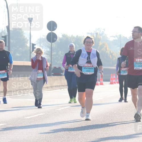 03.10.2025 - Köhlbrandbrückenlauf Luisa Fischer http://msf.ph/oto/8996367 03.10.2025 10:28:35 Position 3 2653, 2639, 2650 meine-sportfotos.de