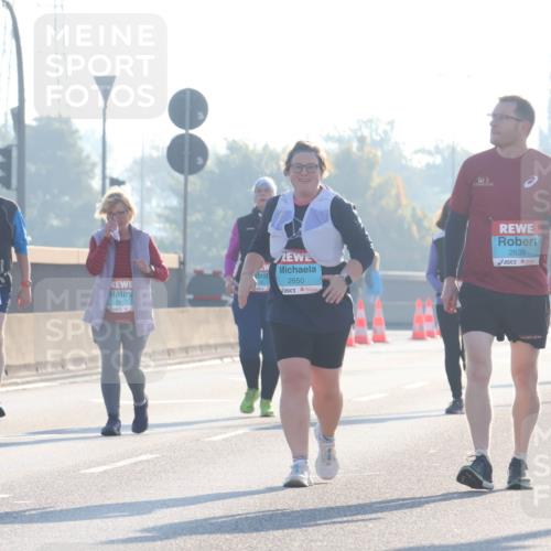 03.10.2025 - Köhlbrandbrückenlauf Luisa Fischer http://msf.ph/oto/8996369 03.10.2025 10:28:36 Position 3 2653, 2650, 2639 meine-sportfotos.de