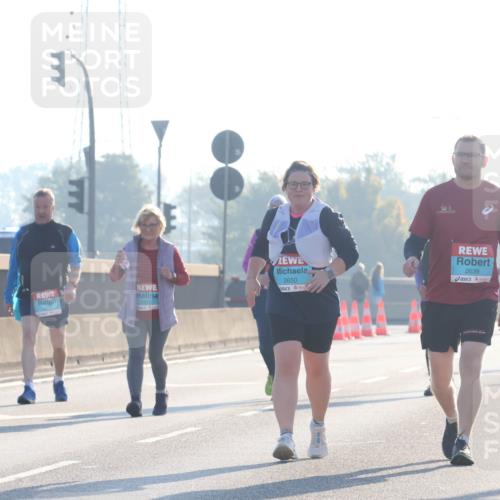 03.10.2025 - Köhlbrandbrückenlauf Luisa Fischer http://msf.ph/oto/8996374 03.10.2025 10:28:36 Position 3 2650, 2639 meine-sportfotos.de