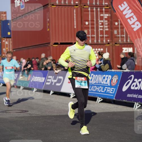 03.10.2025 - Köhlbrandbrückenlauf Michael Burmester http://msf.ph/oto/8996378 03.10.2025 09:59:20 Ziel 1067, 1075, 1087, 1197, 1231, 1249, 1269, 1398, 1411, 1432, 1639, 2985, 2989, 3340, 3514, 3525 meine-sportfotos.de