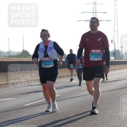 03.10.2025 - Köhlbrandbrückenlauf Luisa Fischer http://msf.ph/oto/8996441 03.10.2025 10:28:45 Position 3 2650, 2639 meine-sportfotos.de
