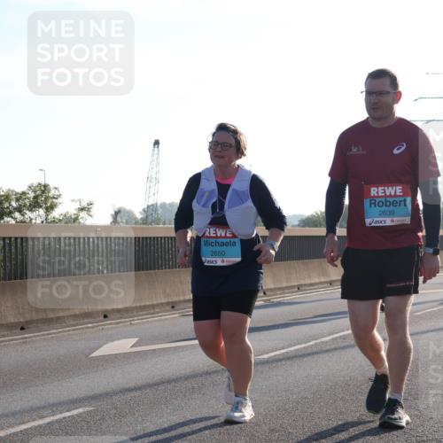 03.10.2025 - Köhlbrandbrückenlauf Luisa Fischer http://msf.ph/oto/8996450 03.10.2025 10:28:46 Position 3 2650, 2639 meine-sportfotos.de