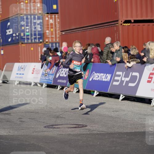03.10.2025 - Köhlbrandbrückenlauf Michael Burmester http://msf.ph/oto/8996452 03.10.2025 09:59:27 Ziel 1067, 1075, 1077, 1087, 1197, 1432, 1639, 2788, 2985, 2989, 2997, 3718 meine-sportfotos.de
