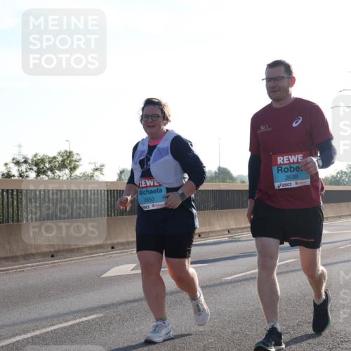 03.10.2025 - Köhlbrandbrückenlauf Luisa Fischer http://msf.ph/oto/8996454 03.10.2025 10:28:46 Position 3 2650, 2639 meine-sportfotos.de