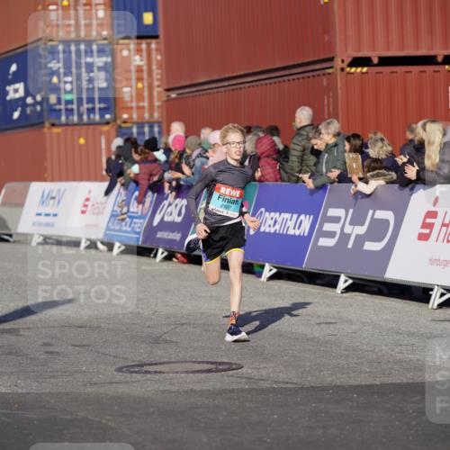 03.10.2025 - Köhlbrandbrückenlauf Michael Burmester http://msf.ph/oto/8996457 03.10.2025 09:59:27 Ziel 1067, 1075, 1077, 1087, 1197, 1432, 1639, 2788, 2985, 2989, 2997, 3718 meine-sportfotos.de