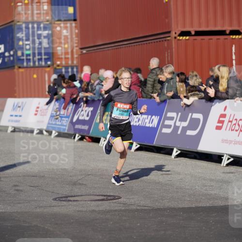 03.10.2025 - Köhlbrandbrückenlauf Michael Burmester http://msf.ph/oto/8996464 03.10.2025 09:59:27 Ziel 1067, 1075, 1077, 1087, 1197, 1432, 1639, 2788, 2985, 2989, 2997, 3718 meine-sportfotos.de