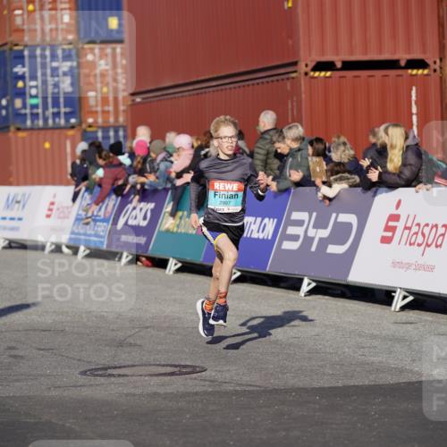 03.10.2025 - Köhlbrandbrückenlauf Michael Burmester http://msf.ph/oto/8996469 03.10.2025 09:59:27 Ziel 1067, 1075, 1077, 1087, 1197, 1432, 1639, 2788, 2985, 2989, 2997, 3718 meine-sportfotos.de