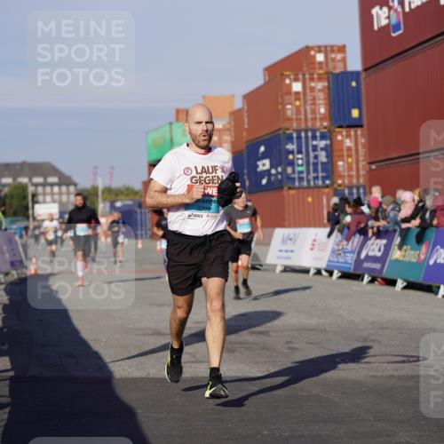 03.10.2025 - Köhlbrandbrückenlauf Michael Burmester http://msf.ph/oto/8996488 03.10.2025 09:59:28 Ziel 1067, 1075, 1077, 1087, 1197, 1432, 1639, 2788, 2985, 2989, 2997, 3087, 3718 meine-sportfotos.de