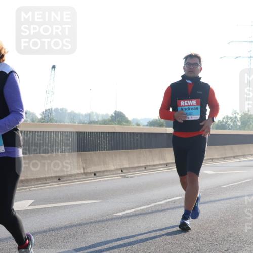 03.10.2025 - Köhlbrandbrückenlauf Luisa Fischer http://msf.ph/oto/8996519 03.10.2025 10:28:56 Position 3 2490, 2132 meine-sportfotos.de
