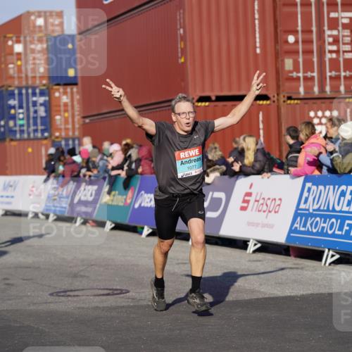 03.10.2025 - Köhlbrandbrückenlauf Michael Burmester http://msf.ph/oto/8996526 03.10.2025 09:59:31 Ziel 1077, 1087, 2788, 2997, 3087, 3464, 3718 meine-sportfotos.de