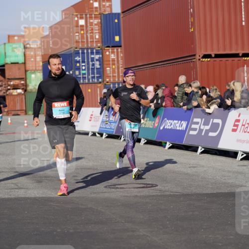 03.10.2025 - Köhlbrandbrückenlauf Michael Burmester http://msf.ph/oto/8996547 03.10.2025 09:59:33 Ziel 1077, 1158, 1248, 2788, 2997, 3087, 3464, 3718 meine-sportfotos.de