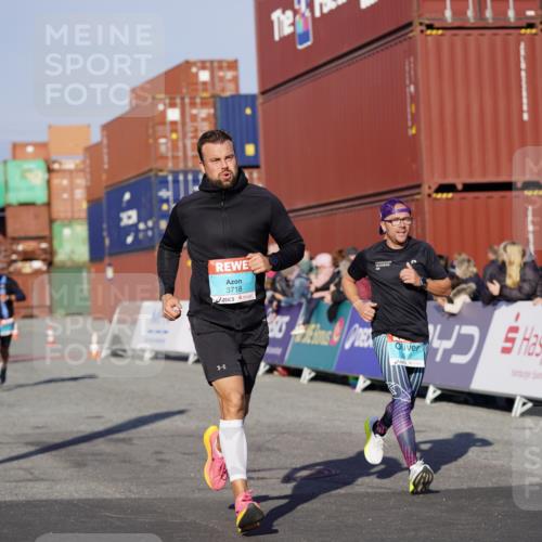 03.10.2025 - Köhlbrandbrückenlauf Michael Burmester http://msf.ph/oto/8996552 03.10.2025 09:59:33 Ziel 1077, 1158, 1248, 2788, 2997, 3087, 3464, 3718 meine-sportfotos.de