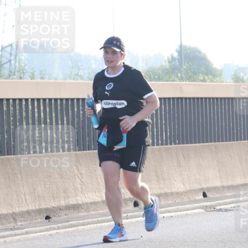 03.10.2025 - Köhlbrandbrückenlauf Luisa Fischer http://msf.ph/oto/8996555 03.10.2025 10:29:05 Position 3  meine-sportfotos.de