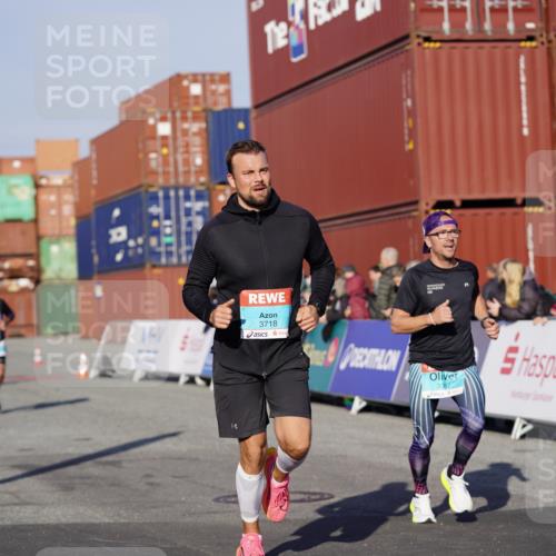 03.10.2025 - Köhlbrandbrückenlauf Michael Burmester http://msf.ph/oto/8996562 03.10.2025 09:59:33 Ziel 1077, 1158, 1248, 2788, 2997, 3087, 3464, 3718 meine-sportfotos.de