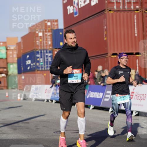 03.10.2025 - Köhlbrandbrückenlauf Michael Burmester http://msf.ph/oto/8996567 03.10.2025 09:59:34 Ziel 1077, 1158, 1248, 2709, 2788, 2997, 3087, 3464, 3718 meine-sportfotos.de