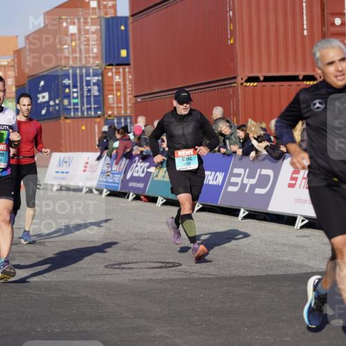 03.10.2025 - Köhlbrandbrückenlauf Michael Burmester http://msf.ph/oto/8996595 03.10.2025 09:59:38 Ziel 1077, 1158, 1248, 2709, 2710, 2959, 3087, 3464, 3718 meine-sportfotos.de