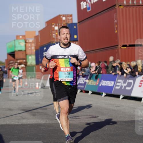 03.10.2025 - Köhlbrandbrückenlauf Michael Burmester http://msf.ph/oto/8996610 03.10.2025 09:59:39 Ziel 1158, 1248, 2709, 2710, 2959, 3087, 3464, 3718 meine-sportfotos.de