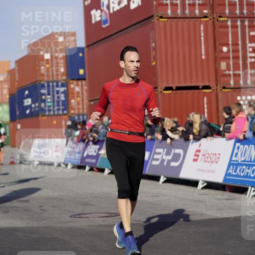 03.10.2025 - Köhlbrandbrückenlauf Michael Burmester http://msf.ph/oto/8996620 03.10.2025 09:59:40 Ziel 1158, 1248, 2709, 2710, 2959, 3087, 3464 meine-sportfotos.de