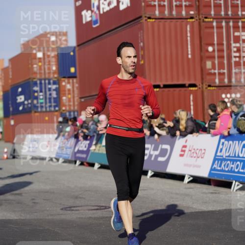 03.10.2025 - Köhlbrandbrückenlauf Michael Burmester http://msf.ph/oto/8996624 03.10.2025 09:59:40 Ziel 1158, 1248, 2709, 2710, 2959, 3087, 3464 meine-sportfotos.de
