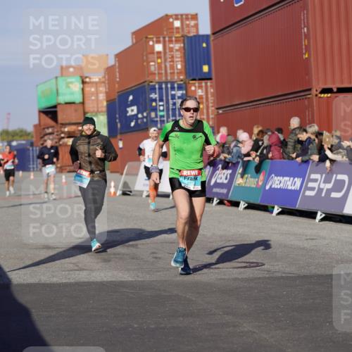 03.10.2025 - Köhlbrandbrückenlauf Michael Burmester http://msf.ph/oto/8996634 03.10.2025 09:59:42 Ziel 1158, 1248, 2697, 2709, 2710, 2884, 2959, 3464 meine-sportfotos.de