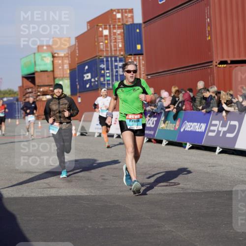 03.10.2025 - Köhlbrandbrückenlauf Michael Burmester http://msf.ph/oto/8996639 03.10.2025 09:59:42 Ziel 1158, 1248, 2697, 2709, 2710, 2884, 2959, 3464 meine-sportfotos.de