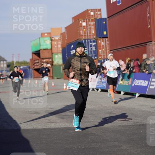 03.10.2025 - Köhlbrandbrückenlauf Michael Burmester http://msf.ph/oto/8996649 03.10.2025 09:59:43 Ziel 1158, 1248, 2697, 2709, 2710, 2884, 2959, 3137, 3464 meine-sportfotos.de