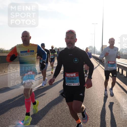 03.10.2025 - Köhlbrandbrückenlauf Fabian Wolf http://msf.ph/oto/8996656 03.10.2025 09:13:12 Position 3 2, 112, 262, 3610, 3269, 3267 meine-sportfotos.de