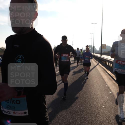 03.10.2025 - Köhlbrandbrückenlauf Fabian Wolf http://msf.ph/oto/8996666 03.10.2025 09:13:13 Position 3 2001, 3269, 3267 meine-sportfotos.de