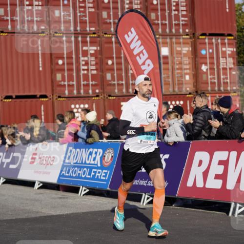 03.10.2025 - Köhlbrandbrückenlauf Michael Burmester http://msf.ph/oto/8996672 03.10.2025 09:59:46 Ziel 1297, 2697, 2709, 2710, 2884, 2959, 3137 meine-sportfotos.de