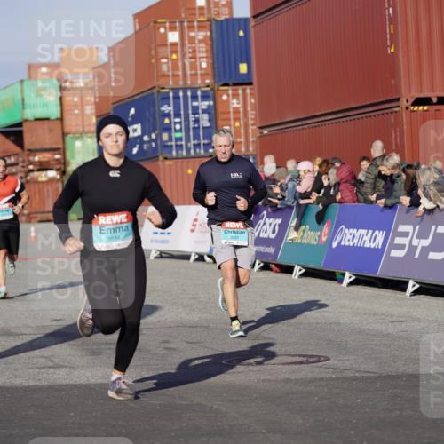03.10.2025 - Köhlbrandbrückenlauf Michael Burmester http://msf.ph/oto/8996675 03.10.2025 09:59:47 Ziel 1297, 2697, 2710, 2884, 2959, 3137 meine-sportfotos.de