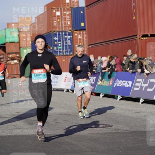 03.10.2025 - Köhlbrandbrückenlauf Michael Burmester http://msf.ph/oto/8996679 03.10.2025 09:59:47 Ziel 1297, 2697, 2710, 2884, 2959, 3137 meine-sportfotos.de