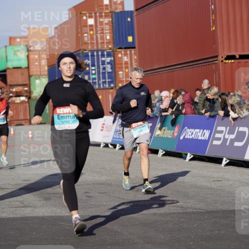 03.10.2025 - Köhlbrandbrückenlauf Michael Burmester http://msf.ph/oto/8996682 03.10.2025 09:59:47 Ziel 1297, 2697, 2710, 2884, 2959, 3137 meine-sportfotos.de