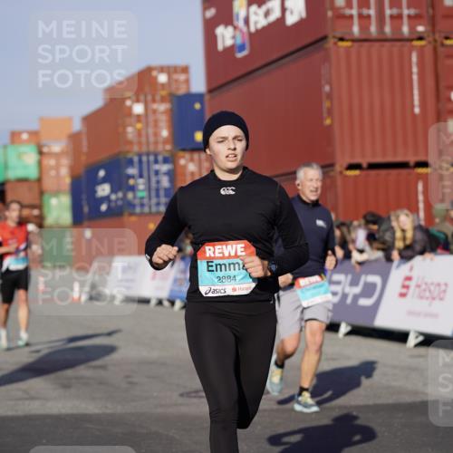 03.10.2025 - Köhlbrandbrückenlauf Michael Burmester http://msf.ph/oto/8996691 03.10.2025 09:59:48 Ziel 1297, 2697, 2710, 2884, 2959, 3137 meine-sportfotos.de