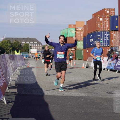 03.10.2025 - Köhlbrandbrückenlauf Michael Burmester http://msf.ph/oto/8996705 03.10.2025 09:59:55 Ziel 1084, 1247, 1297, 1298, 1405, 3137, 3378 meine-sportfotos.de