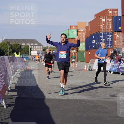 03.10.2025 - Köhlbrandbrückenlauf Michael Burmester http://msf.ph/oto/8996708 03.10.2025 09:59:55 Ziel 1084, 1247, 1297, 1298, 1405, 3137, 3378 meine-sportfotos.de