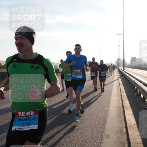 03.10.2025 - Köhlbrandbrückenlauf Fabian Wolf http://msf.ph/oto/8996709 03.10.2025 09:13:20 Position 3 2703, 1023 meine-sportfotos.de