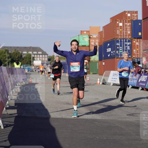 03.10.2025 - Köhlbrandbrückenlauf Michael Burmester http://msf.ph/oto/8996715 03.10.2025 09:59:55 Ziel 1084, 1247, 1297, 1298, 1405, 3137, 3378 meine-sportfotos.de