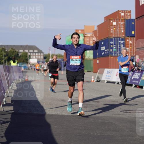03.10.2025 - Köhlbrandbrückenlauf Michael Burmester http://msf.ph/oto/8996721 03.10.2025 09:59:56 Ziel 1084, 1247, 1297, 1298, 1405, 1946, 3378 meine-sportfotos.de