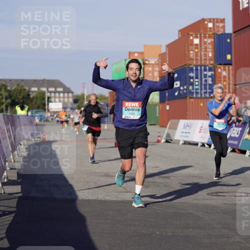 03.10.2025 - Köhlbrandbrückenlauf Michael Burmester http://msf.ph/oto/8996724 03.10.2025 09:59:56 Ziel 1084, 1247, 1297, 1298, 1405, 1946, 3378 meine-sportfotos.de