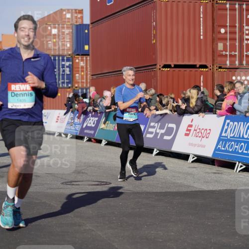 03.10.2025 - Köhlbrandbrückenlauf Michael Burmester http://msf.ph/oto/8996728 03.10.2025 09:59:56 Ziel 1084, 1247, 1297, 1298, 1405, 1946, 3378 meine-sportfotos.de