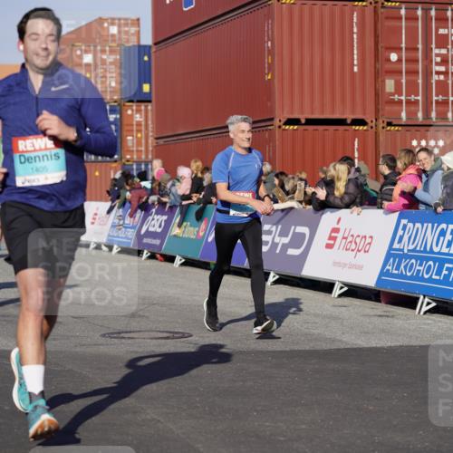 03.10.2025 - Köhlbrandbrückenlauf Michael Burmester http://msf.ph/oto/8996731 03.10.2025 09:59:57 Ziel 1084, 1247, 1298, 1405, 1946, 3378 meine-sportfotos.de