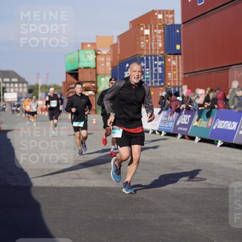 03.10.2025 - Köhlbrandbrückenlauf Michael Burmester http://msf.ph/oto/8996738 03.10.2025 09:59:58 Ziel 1084, 1247, 1298, 1405, 1946, 2777, 3378 meine-sportfotos.de