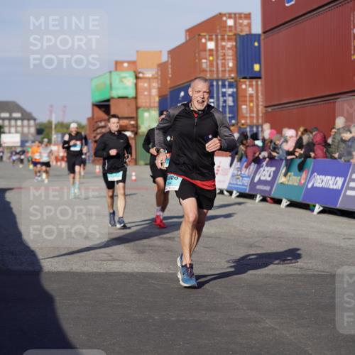 03.10.2025 - Köhlbrandbrückenlauf Michael Burmester http://msf.ph/oto/8996741 03.10.2025 09:59:58 Ziel 1084, 1247, 1298, 1405, 1946, 2777, 3378 meine-sportfotos.de