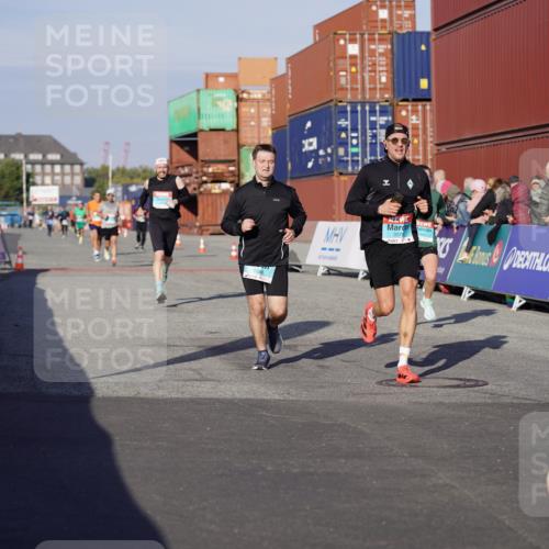 03.10.2025 - Köhlbrandbrückenlauf Michael Burmester http://msf.ph/oto/8996750 03.10.2025 10:00:00 Ziel 1084, 1247, 1298, 1405, 1946, 2777, 3378 meine-sportfotos.de