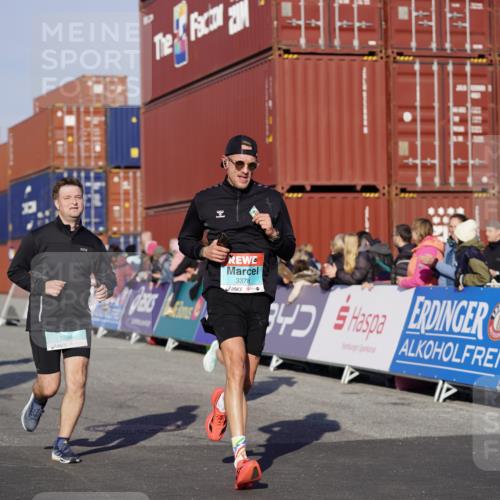 03.10.2025 - Köhlbrandbrückenlauf Michael Burmester http://msf.ph/oto/8996757 03.10.2025 10:00:00 Ziel 1084, 1247, 1298, 1405, 1946, 2777, 3378 meine-sportfotos.de