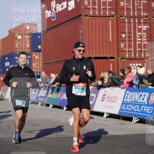 03.10.2025 - Köhlbrandbrückenlauf Michael Burmester http://msf.ph/oto/8996759 03.10.2025 10:00:01 Ziel 1084, 1247, 1298, 1405, 1946, 2777, 3378 meine-sportfotos.de