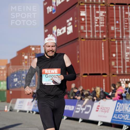 03.10.2025 - Köhlbrandbrückenlauf Michael Burmester http://msf.ph/oto/8996771 03.10.2025 10:00:03 Ziel 1071, 1084, 1247, 1298, 1315, 1946, 2777, 3378 meine-sportfotos.de