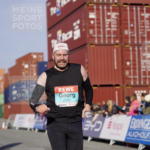 03.10.2025 - Köhlbrandbrückenlauf Michael Burmester http://msf.ph/oto/8996774 03.10.2025 10:00:03 Ziel 1071, 1084, 1247, 1298, 1315, 1946, 2777, 3378 meine-sportfotos.de