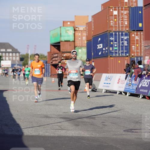 03.10.2025 - Köhlbrandbrückenlauf Michael Burmester http://msf.ph/oto/8996785 03.10.2025 10:00:05 Ziel 1071, 1237, 1298, 1315, 1946, 2777, 3378, 3820 meine-sportfotos.de